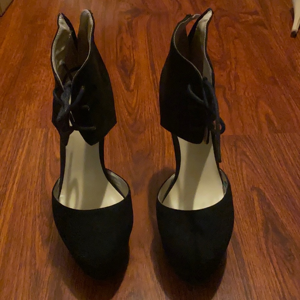 Black lace up heels size 6
